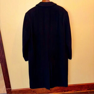 Hugo Boss Men’s De Tomaso 100% Virgin Wool Coat in Black, size 42L